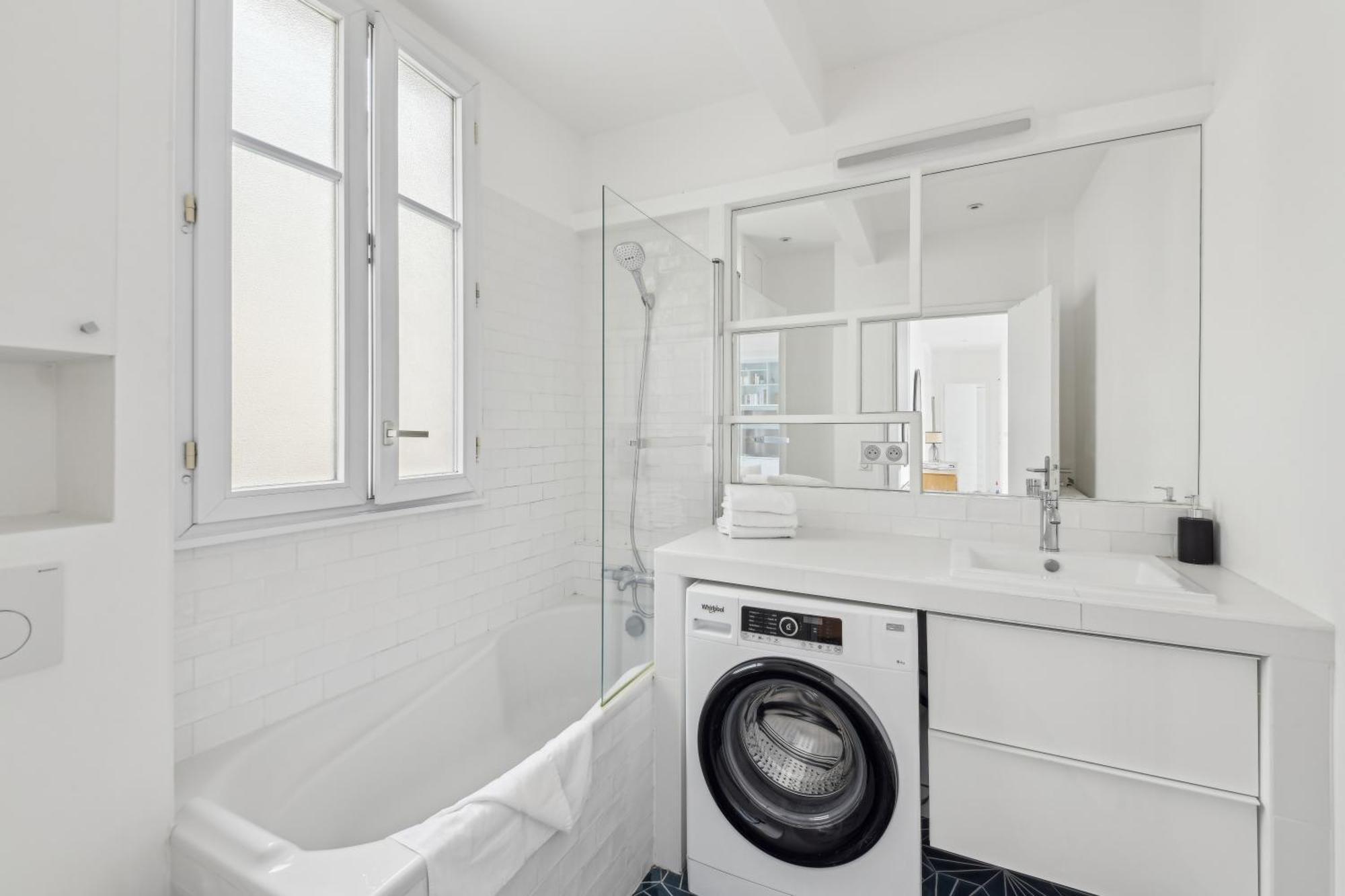 173 Rue Lafayette Centre * Paris